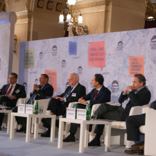 (Deutsch) Außenminister Falah Mustafa vertritt die KRG beim diesjährigen Forum 2000 in Prag