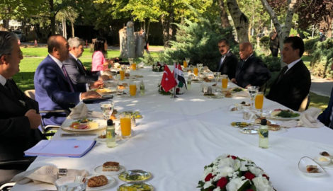 Präsident Barzani trifft sich mit dem türkischen Außenminister