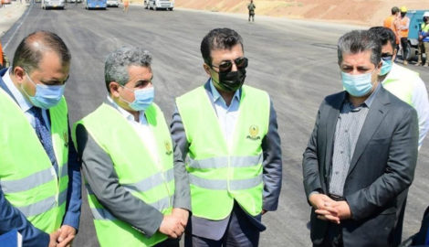 Premierminister Masrour Barzani besucht das strategische Autobahnprojekt Erbil-Duhok