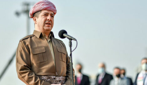 Premierminister Barzani spricht am Tag der Kurdistan-Flagge vor den Peschmerga