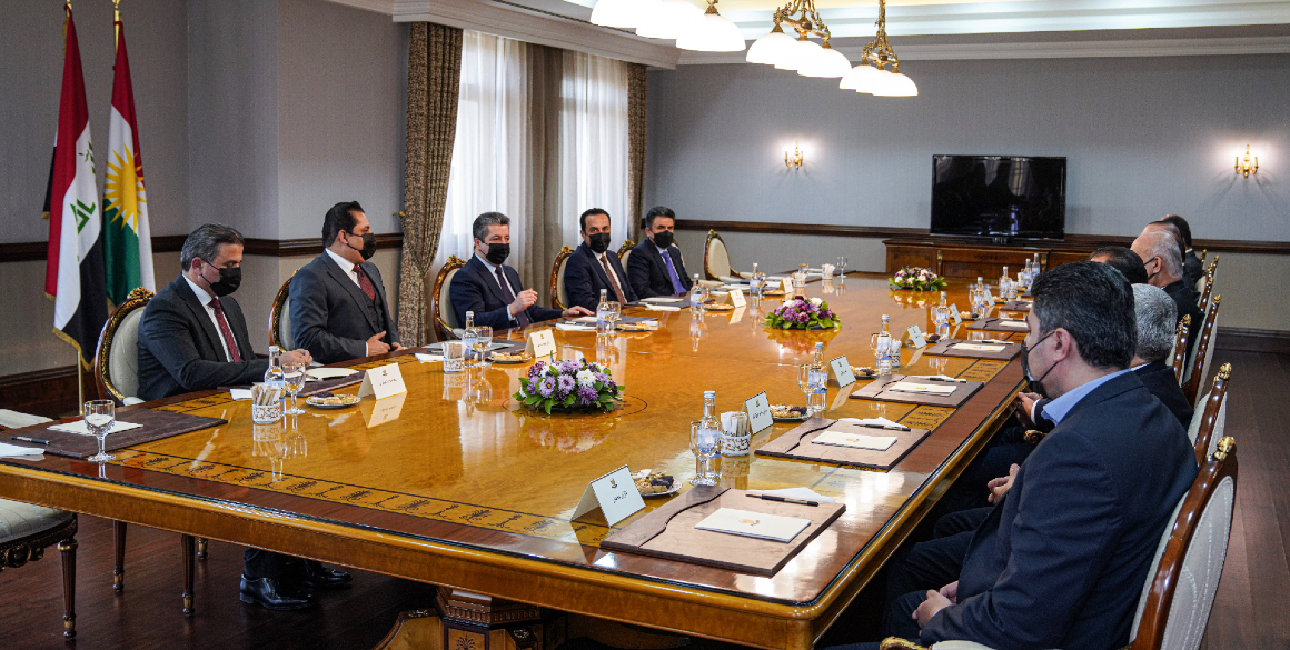 PM Masrour Barzani meets key entrepreneurs involved in school building