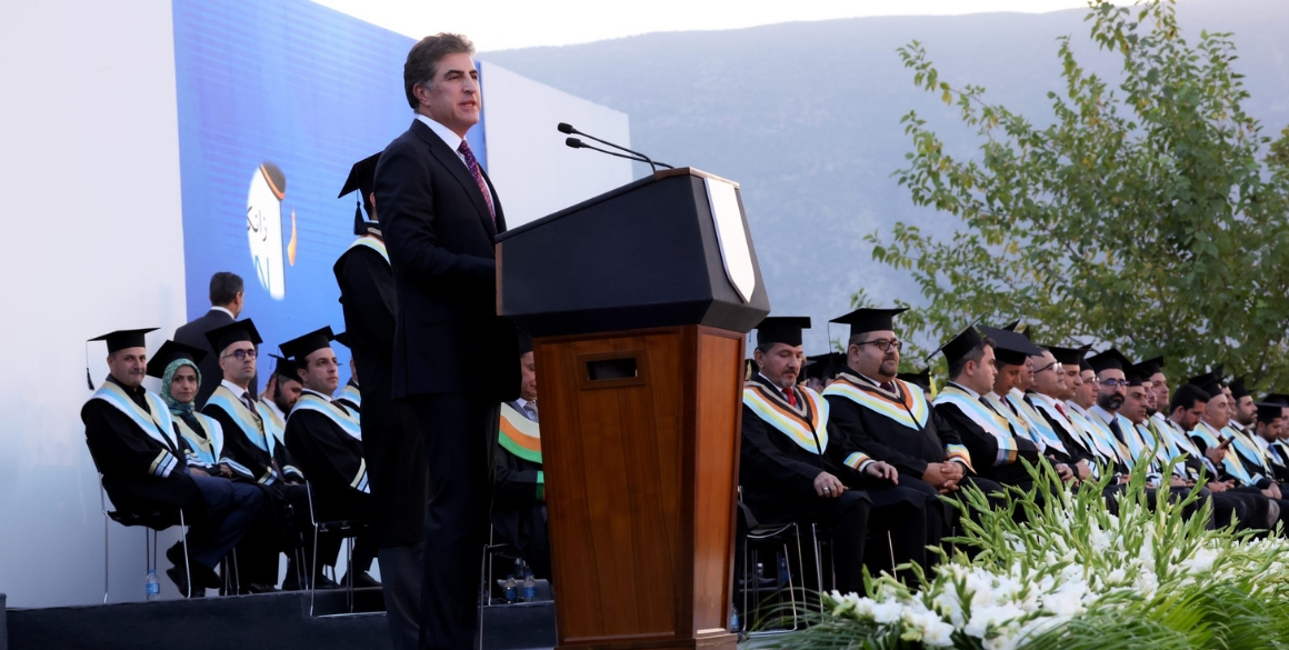 Präsident Nechirvan Barzani spricht vor Hochschulabsolventen