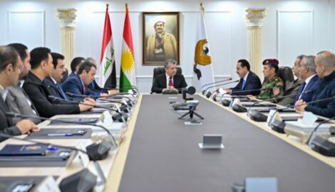 (Deutsch) Premierminister Barzani besucht die Krisenstabzentrale in Erbil